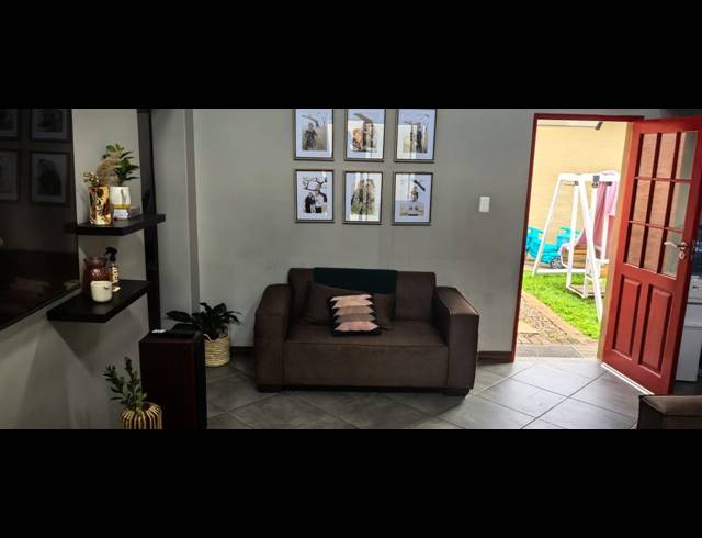 3 BEDROOM FREEHOLD FOR SALE IN WATERVAL EAST